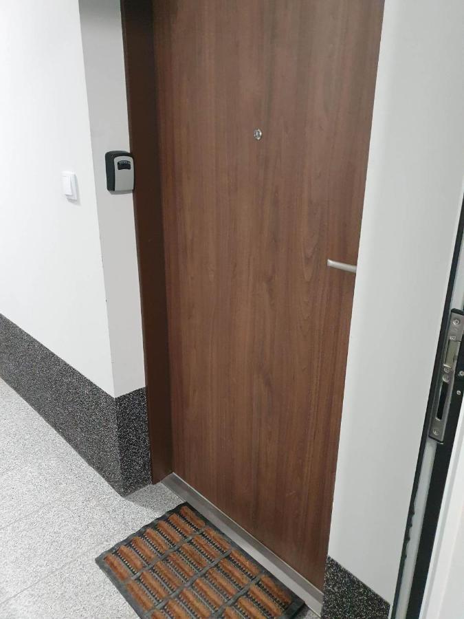 Apartament 3 Pokojowy Lub Pokoj W Mieszkaniu W Nowym Bloku Varsóvia Exterior foto