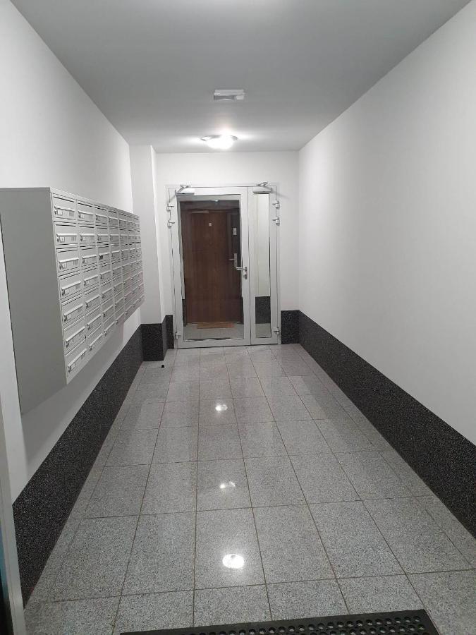 Apartament 3 Pokojowy Lub Pokoj W Mieszkaniu W Nowym Bloku Varsóvia Exterior foto